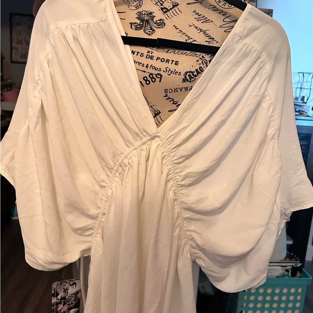 BUCKETLIST small but oversized, super pretty, NWT, front and back look the same